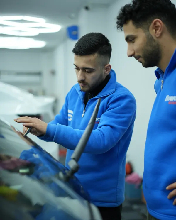 Bowax ekibi araç üzerinde uygulama